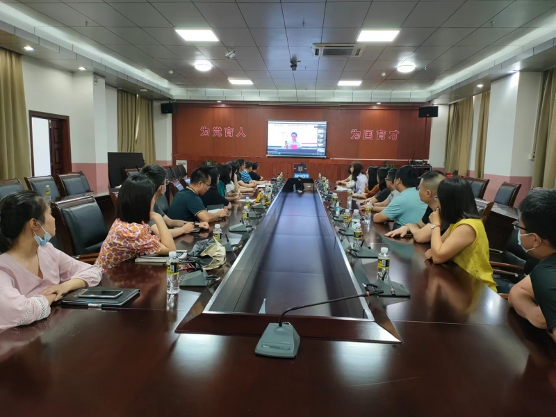 我校組織學工隊伍觀看學習第九屆海南省輔導員素質能力大賽及開展案例分析研討會