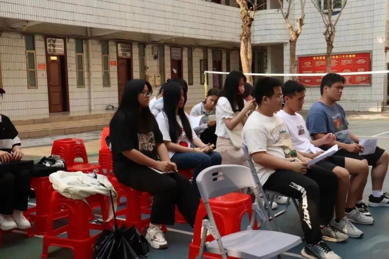 我院學子重讀《雷鋒日記》，汲取榜樣的力量