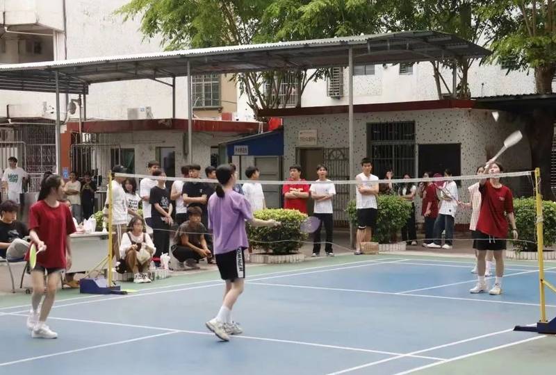 我院舉行的心隨“羽”動羽毛球比賽圓滿結束