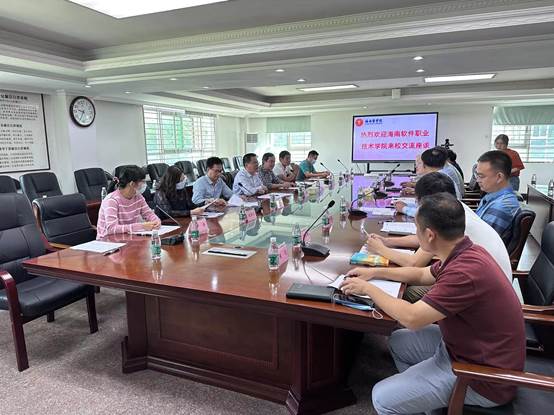 我校副校長何錦旭帶隊赴海南醫學院考察交流
