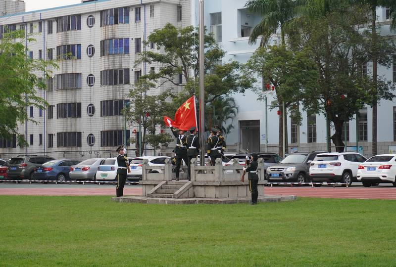 我院舉行“清風拂校園 廉潔潤心田”主題升旗儀式