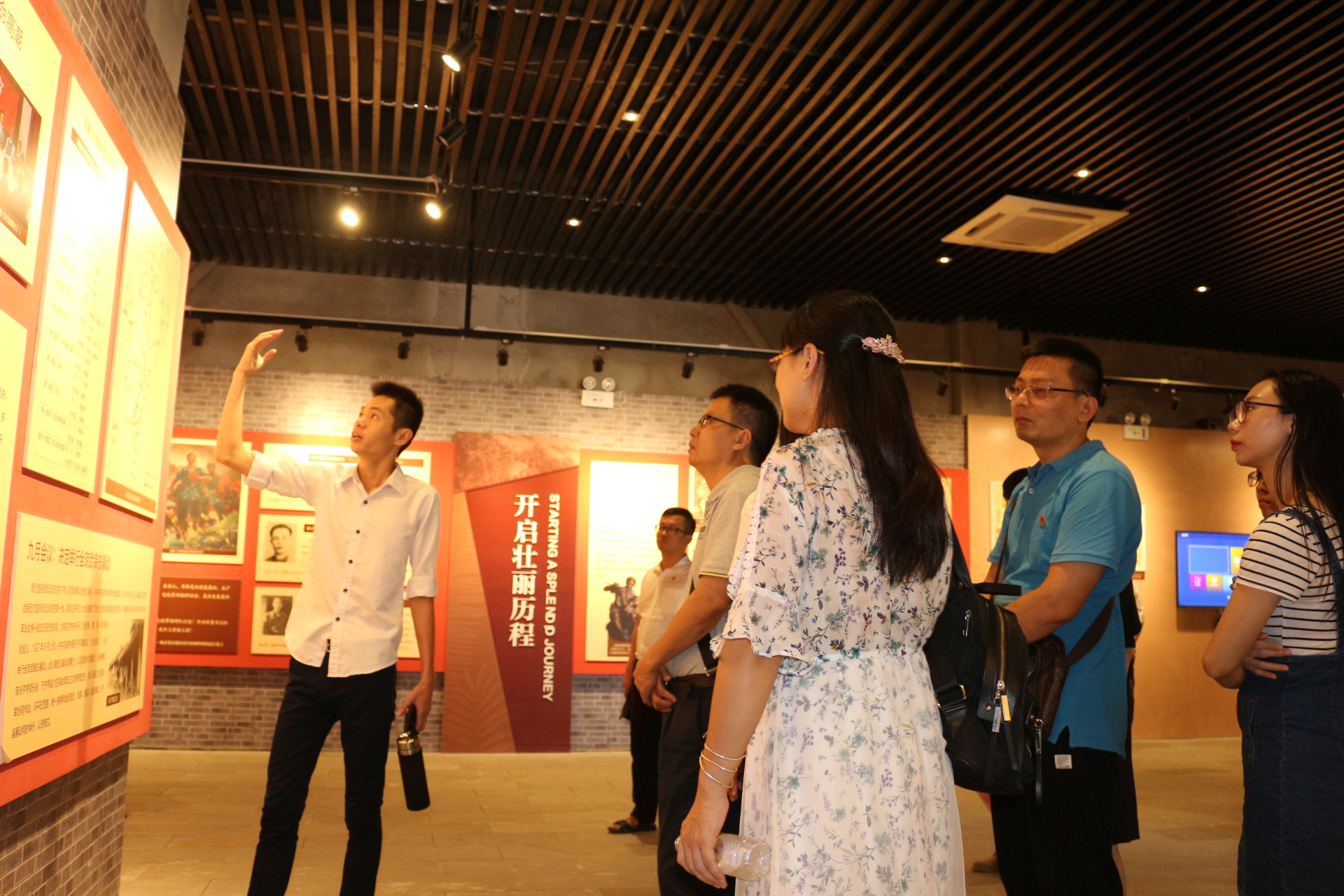 我系黨總支開展“勇當先鋒，做好表率”專題教育活動